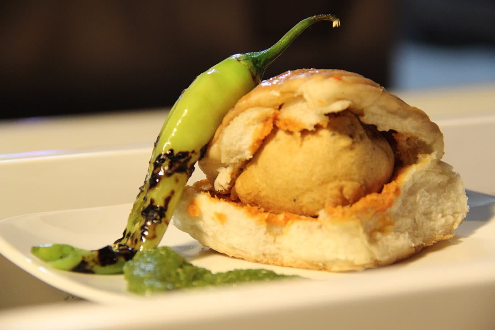 Vada Pav Mumbai street food